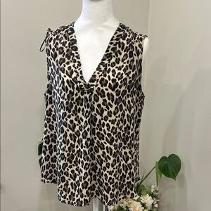 VINCE CAMUTO♥️🎁🎁Leopard Print Sleeveless Top